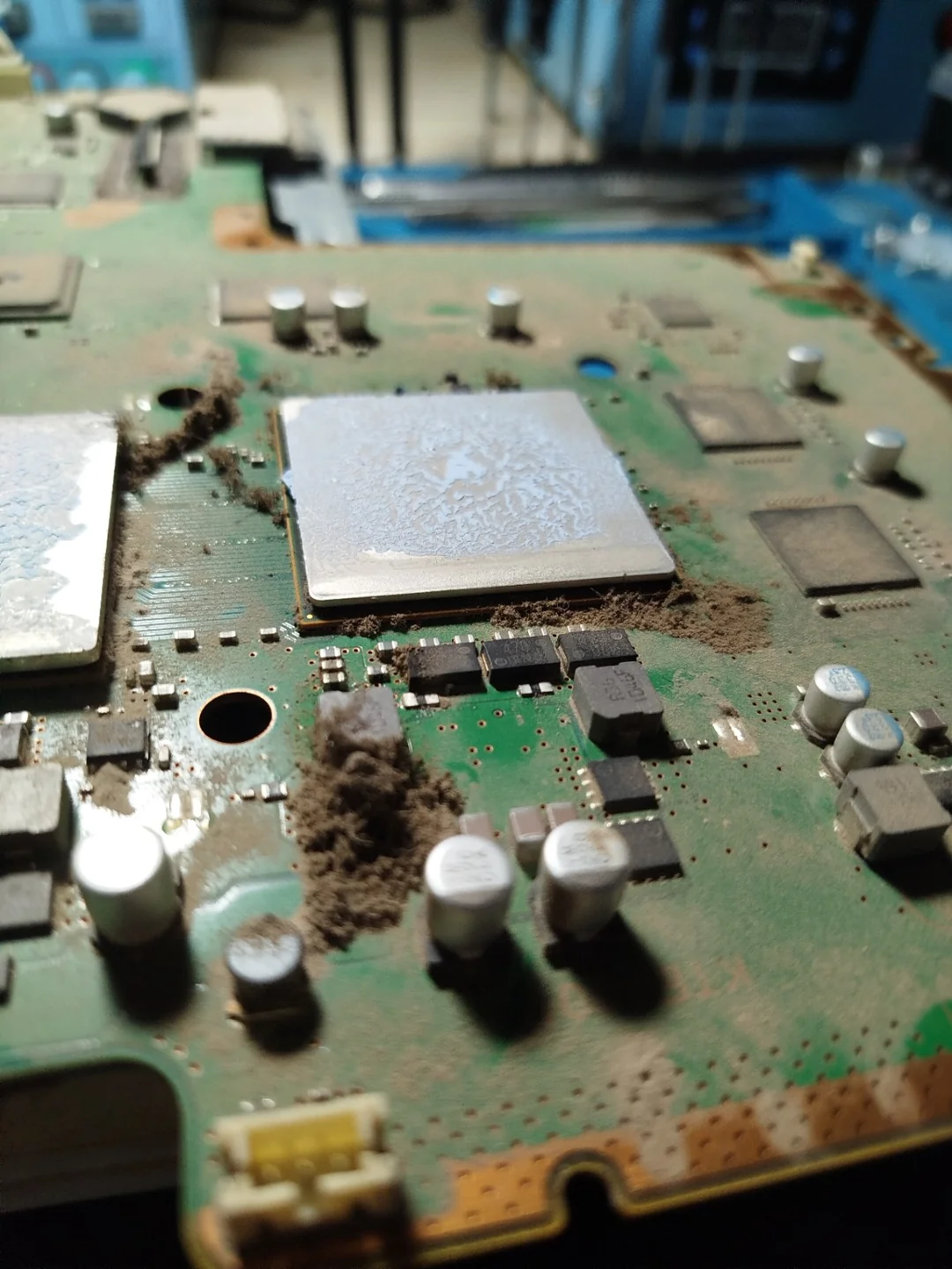 Polvo acumulado en el interior de una consola